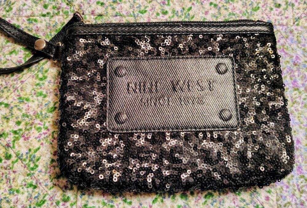Nine West Black Sequin Holiday Medium Wristlet bag Clutch Purse Wallet EUC